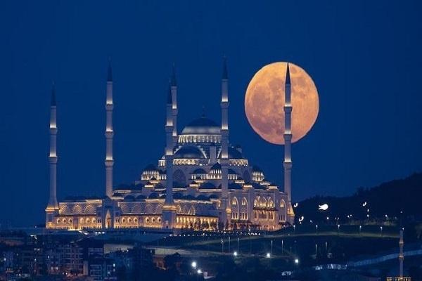 Camlicia ,la plus grande mosquÃ©e de Turquie .