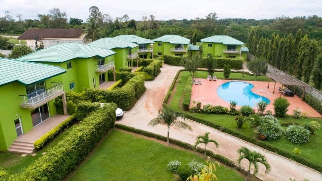 Vente d'une Maison / Villa de 23 pièce(s) à 3.000.000.000 FCFA : Yamoussoukro-Yamoussoukro (Millio)