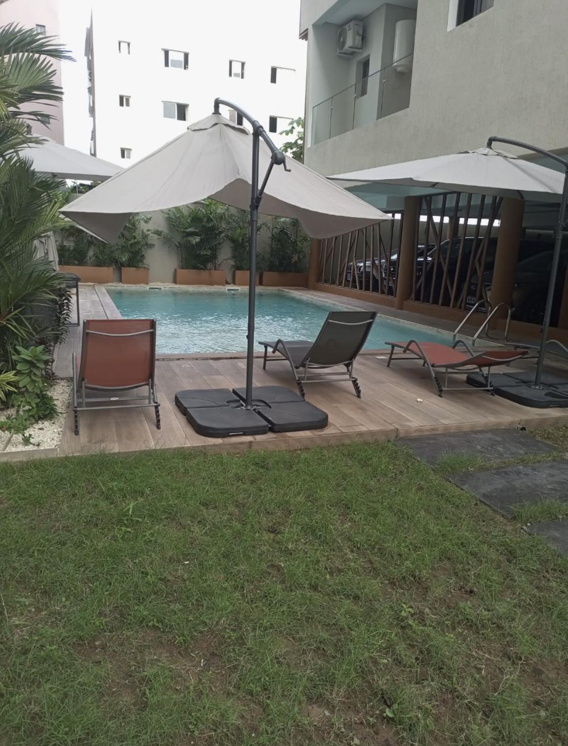 Location d'une Maison / Villa de 5 pièce(s) à 1.500.000.000 FCFA : Abidjan-Cocody-Riviera (Rivera 4)