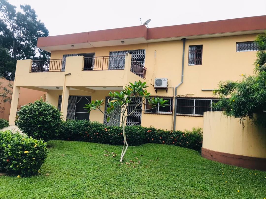 Location d'une Maison / Villa : Abidjan-Cocody-2 Plateaux (Valon)