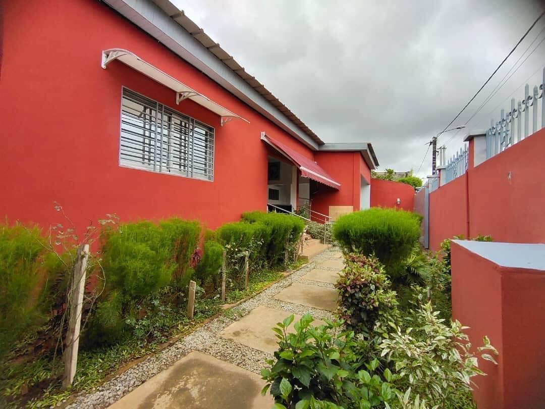 Vente d'une Maison / Villa : Abidjan-Cocody-Riviera (Rivera 2)