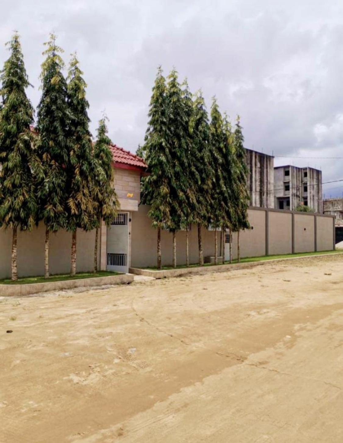 Vente d'une Maison / Villa de 8 pièce(s) à 600.000.000 FCFA : Abidjan-Cocody-Angré (Nouveau chu )