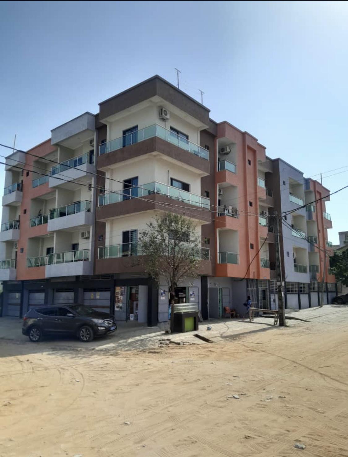 Vente d'un Immeuble : Abidjan-Cocody-Riviera (Rivera BonoumÃ® )