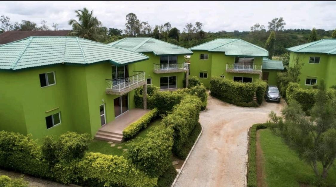 Vente d'une Maison / Villa de 4 pièce(s) à 35.000.000.000 FCFA : Yamoussoukro-Yamoussoukro (Millionnaire )