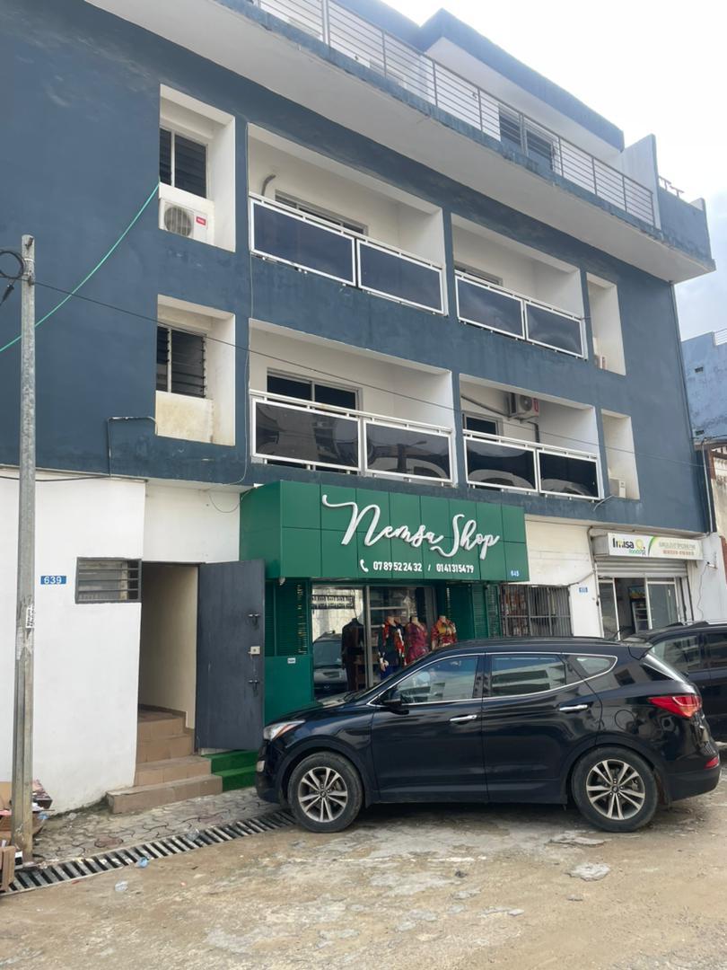 Vente d'un Immeuble : Abidjan-Cocody-Angré (Angre 9)