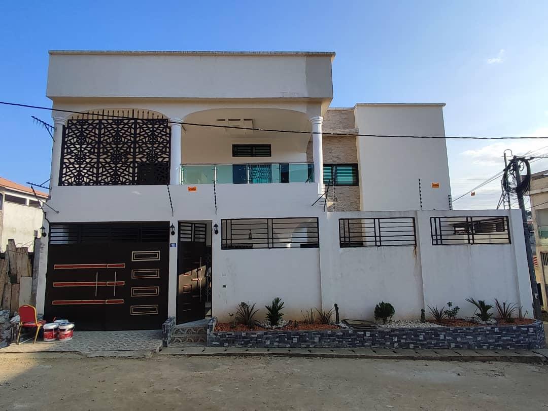 Vente d'une Maison / Villa de 7 pièce(s) à 230.000.000 FCFA : Abidjan-Cocody-Riviera (Faya)
