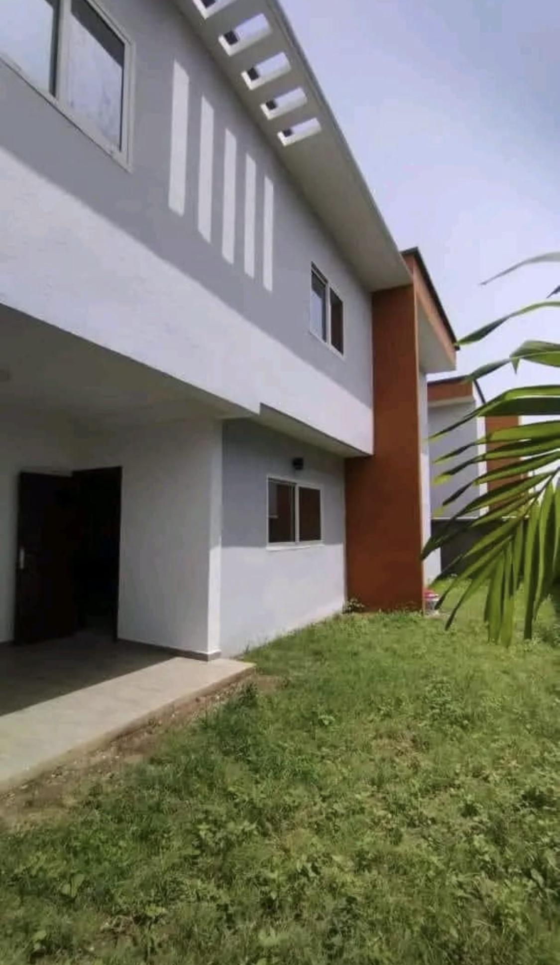 Vente d'une Maison / Villa : Abidjan-Cocody-Angré (Chu )