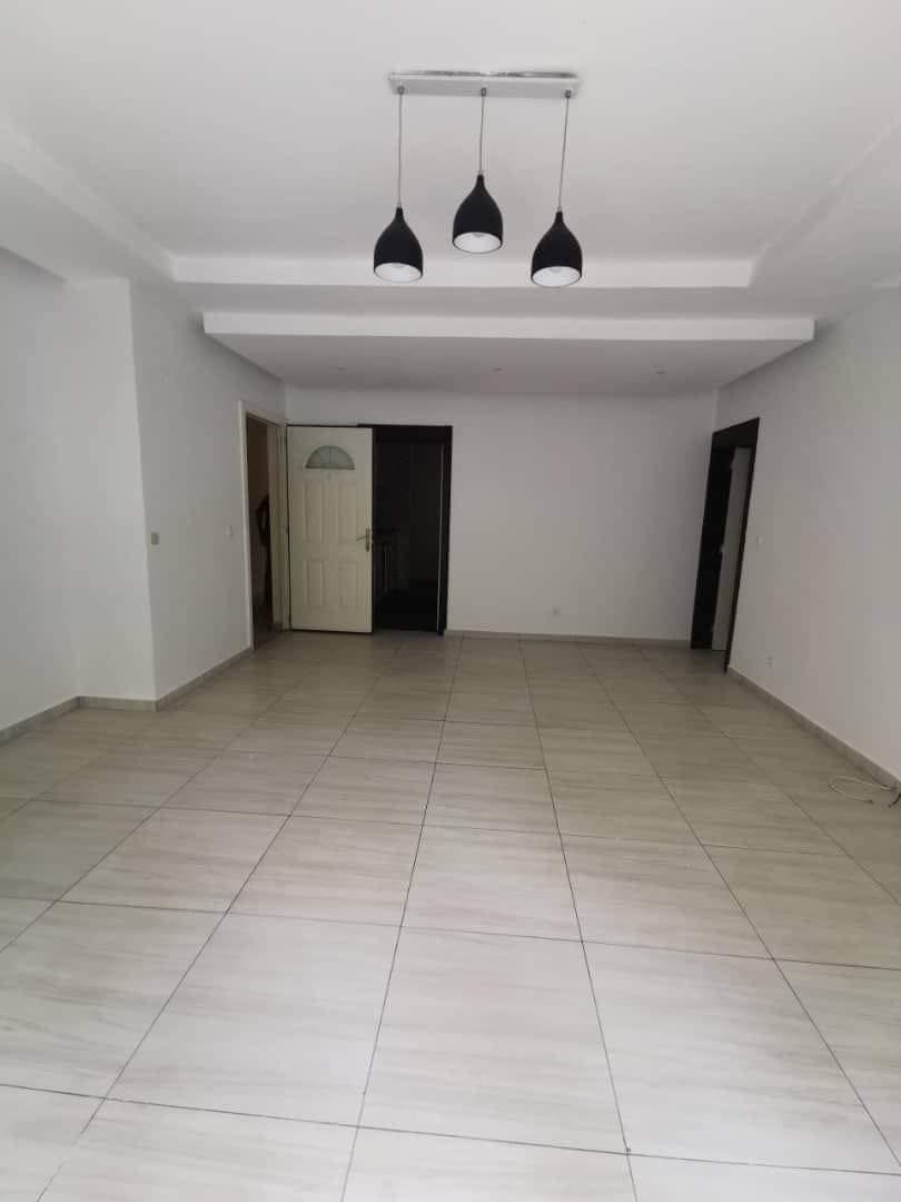 Location d'un Appartement de 4 pièce(s) : Abidjan-Cocody-Riviera ()