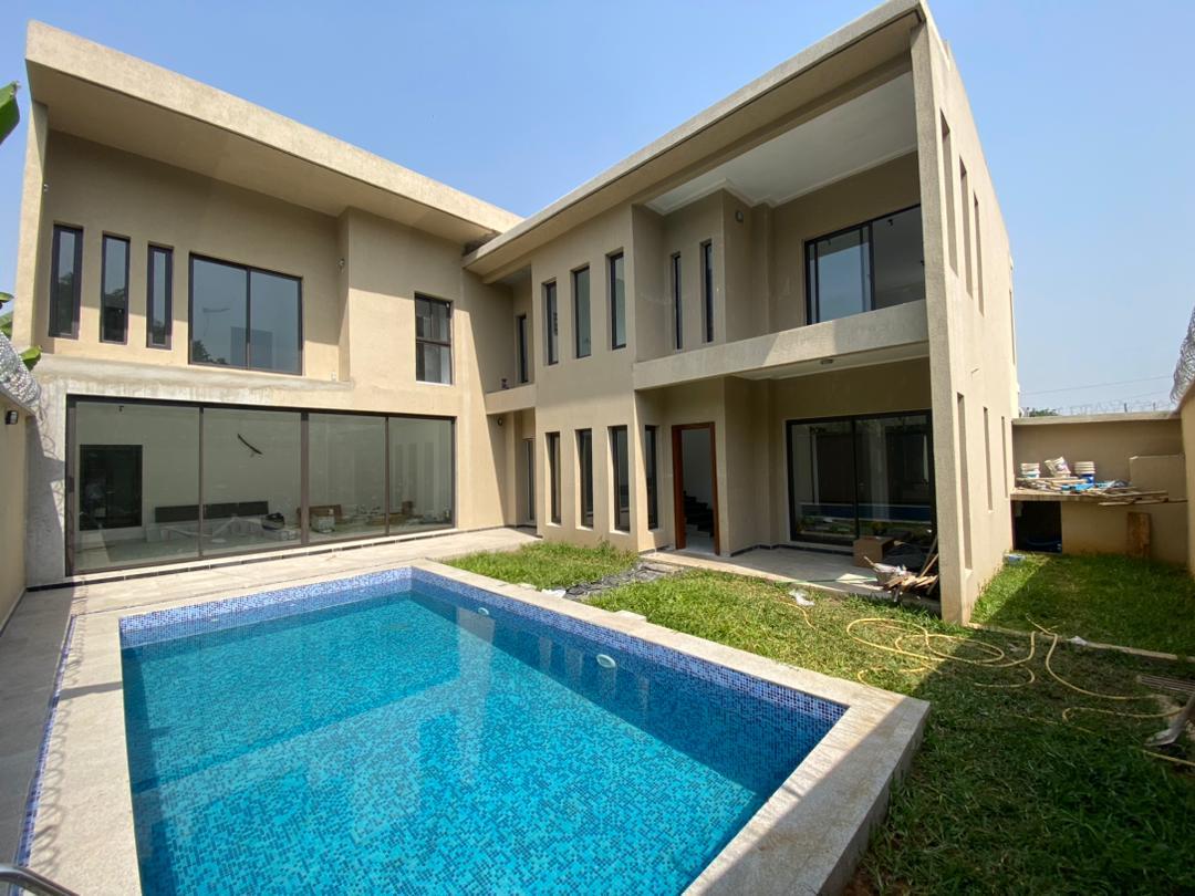 Location d'une Maison / Villa de 6 pièce(s) à 4.000.000 FCFA : Abidjan-Cocody-Riviera (Rivera golf 4)