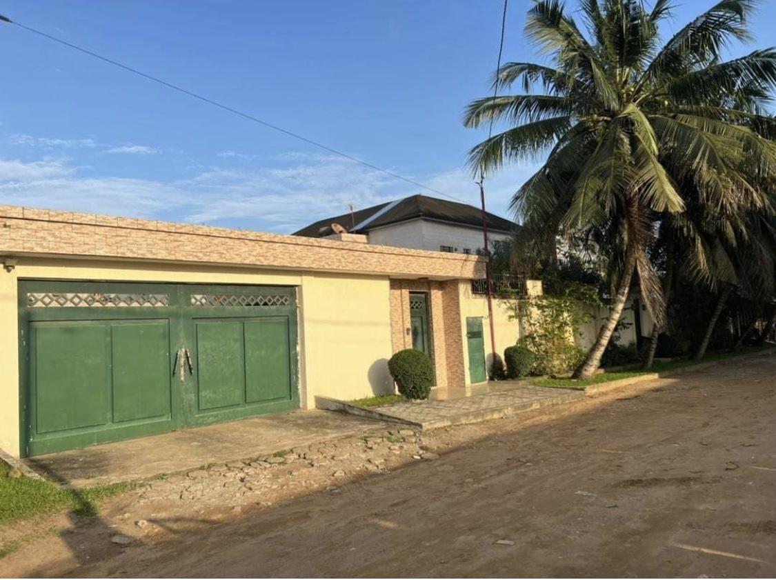 Vente d'une Maison / Villa de 10 pièce(s) à 45.000.000 FCFA : Abidjan-Cocody-Riviera (Abatta )