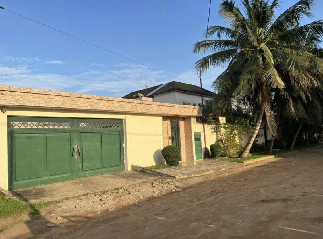 Vente d'une Maison / Villa de 10 pièce(s) à 450.000.000 FCFA : Abidjan-Cocody-Riviera (Cocody abatta )