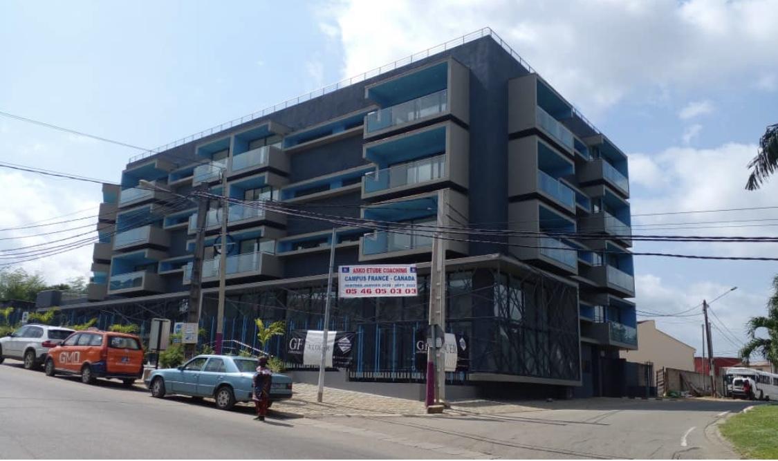 Vente d'un Immeuble : Abidjan-Cocody-2 Plateaux (Rivera )