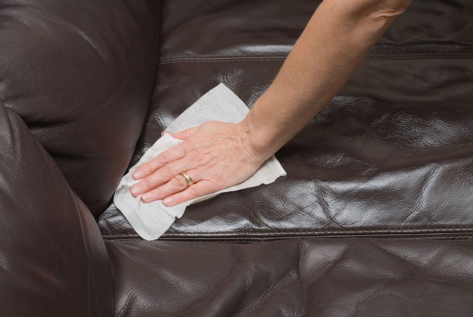Comment nettoyer les fauteuils en cuir de votre maison