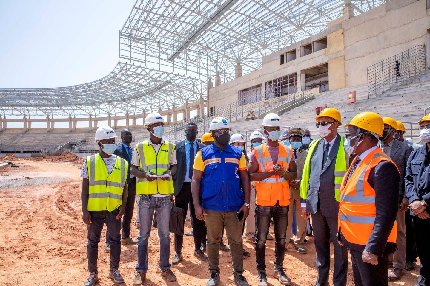 Korhogo : Patrick Achi visite le stade en construction.