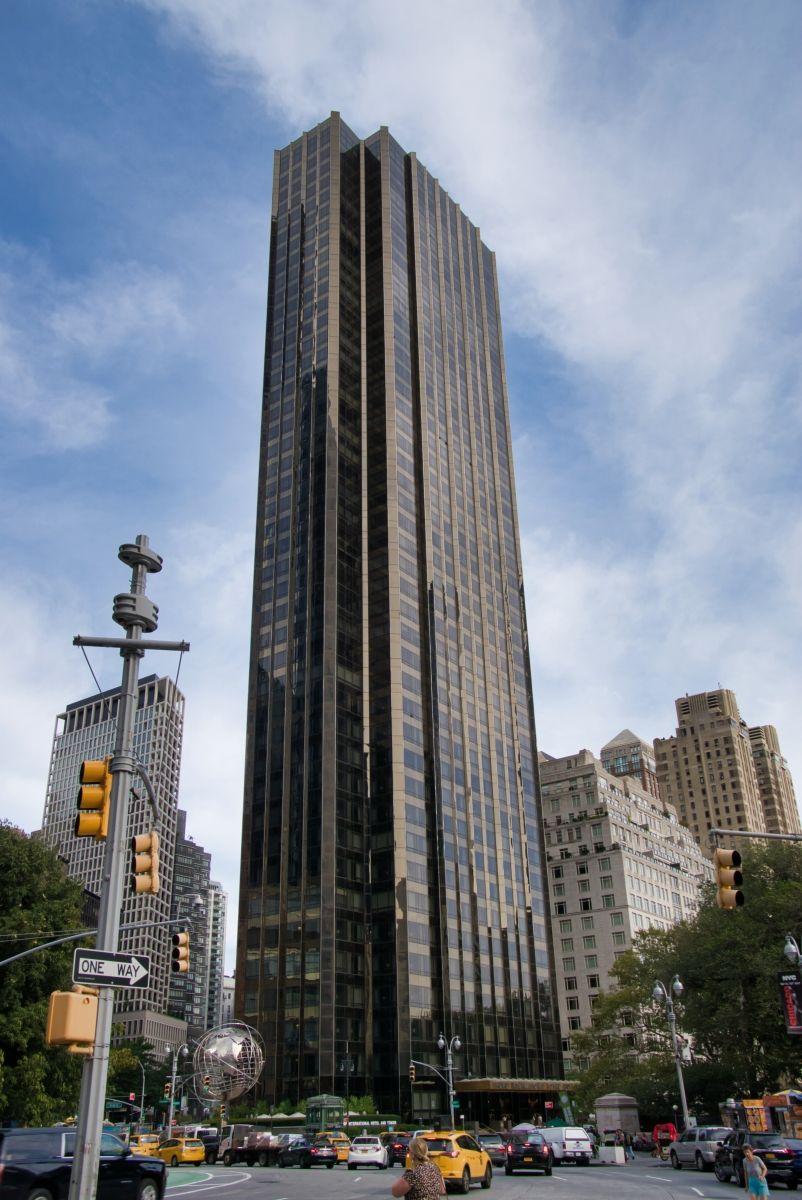 Le Trump International Hotel and Tower  en rÃ©fÃ©rence Ã  Donald Trump.