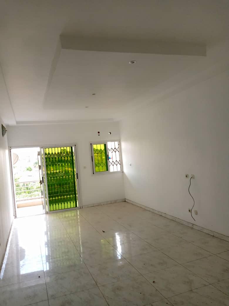Location d'un Appartement de 3 pièce(s) à 350.000 FCFA : Abidjan-Cocody-Riviera (Attoban)