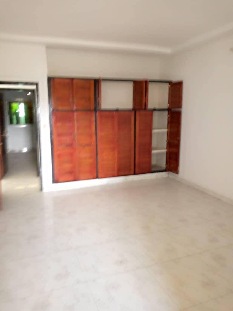 Location d'un Appartement de 3 pièce(s) à 350.000 FCFA : Abidjan-Cocody-Riviera (Attoban)