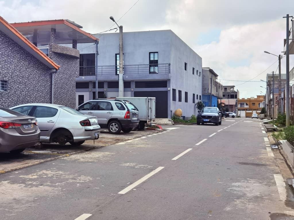 Vente d'un Immeuble : Abidjan-Cocody-Riviera (Faya Horibat )