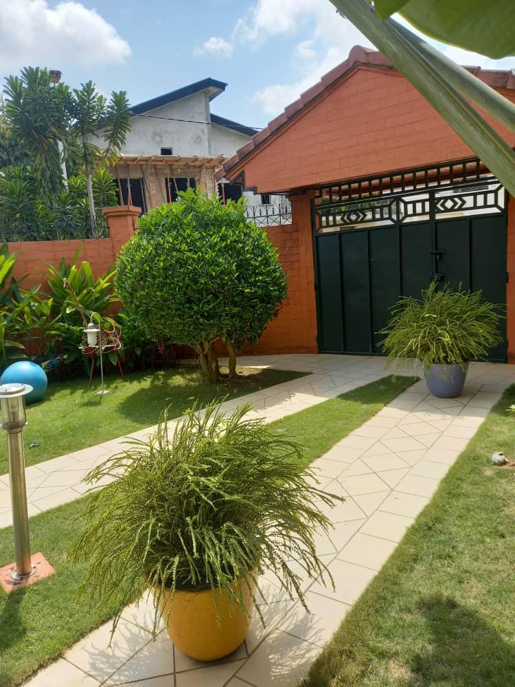 Vente d'une Maison / Villa : Abidjan-Cocody-Riviera (Riviera)