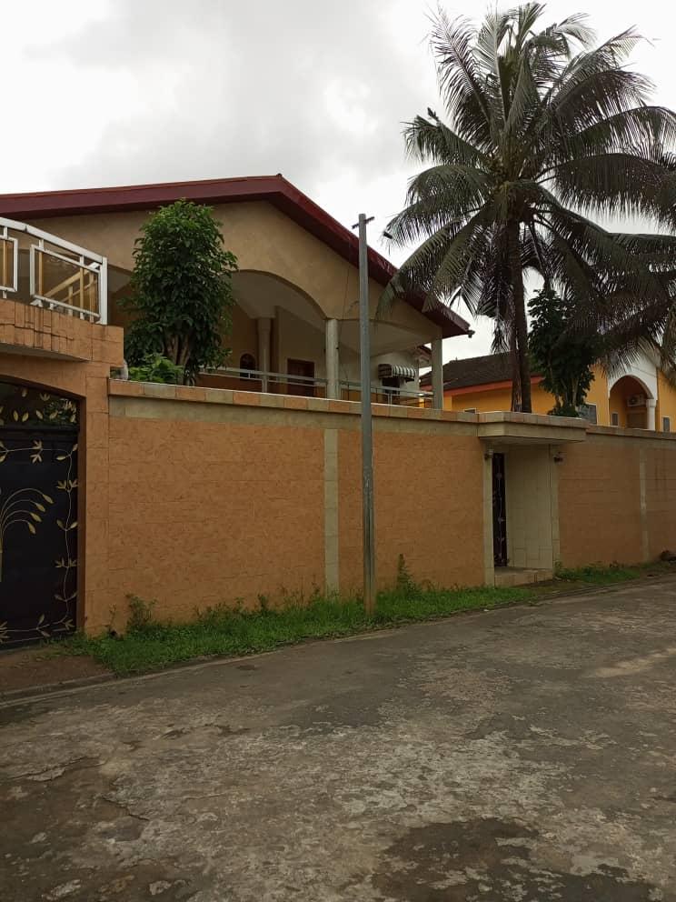 Location d'une Maison / Villa : Cocody-Angré (Angré petro Ivoire )