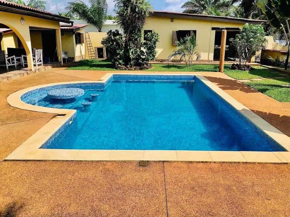 Location meublée d'une Maison / Villa : Abidjan-Cocody-2 Plateaux (Cocody)