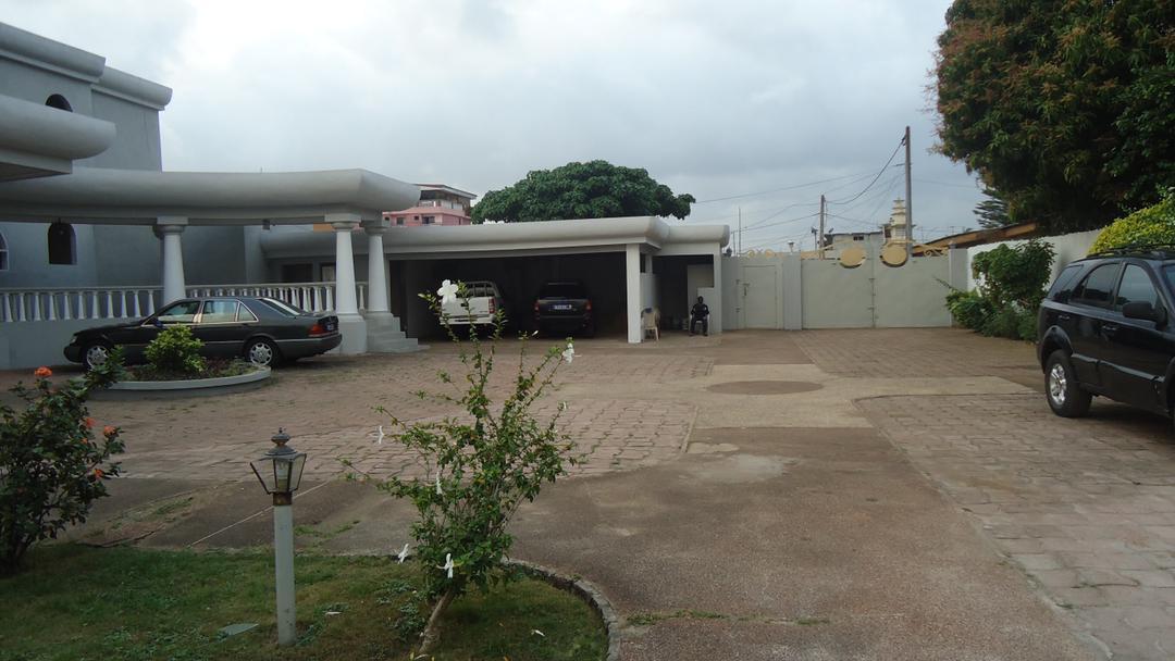 Vente d'une Maison / Villa : Abidjan-Cocody centre (Cocody ambassade)