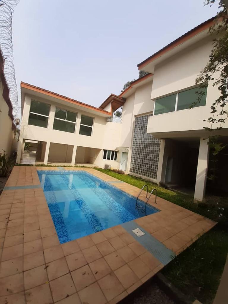 Location d'une Maison / Villa : Abidjan-Cocody-Riviera (Riviera golf)