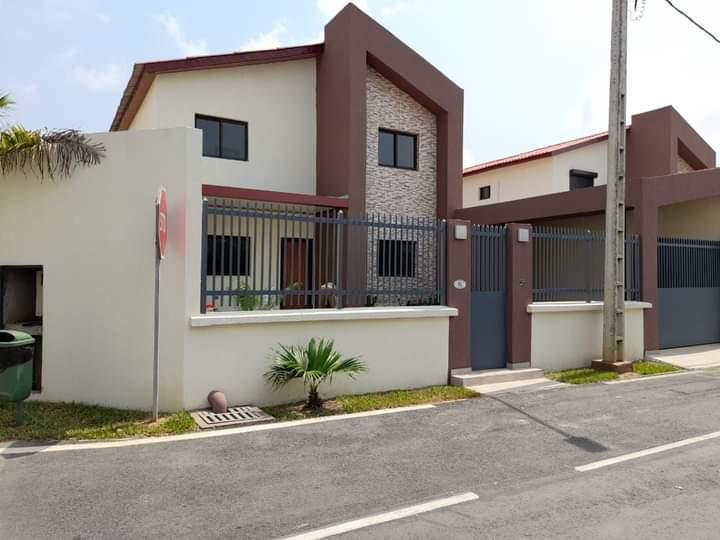 Location d'une Maison / Villa de 5 pièce(s) à 800.000 FCFA : Abidjan-Cocody-Riviera (Abata)