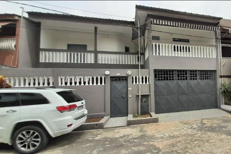 Location d'une Maison / Villa : Abidjan-Cocody-Riviera (ATTOBAN )