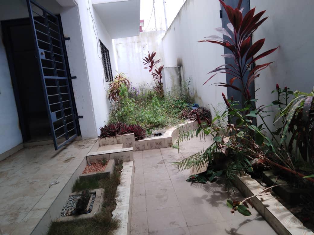 Location d'une Maison / Villa : Abidjan-Cocody-Riviera (Simp 4 )