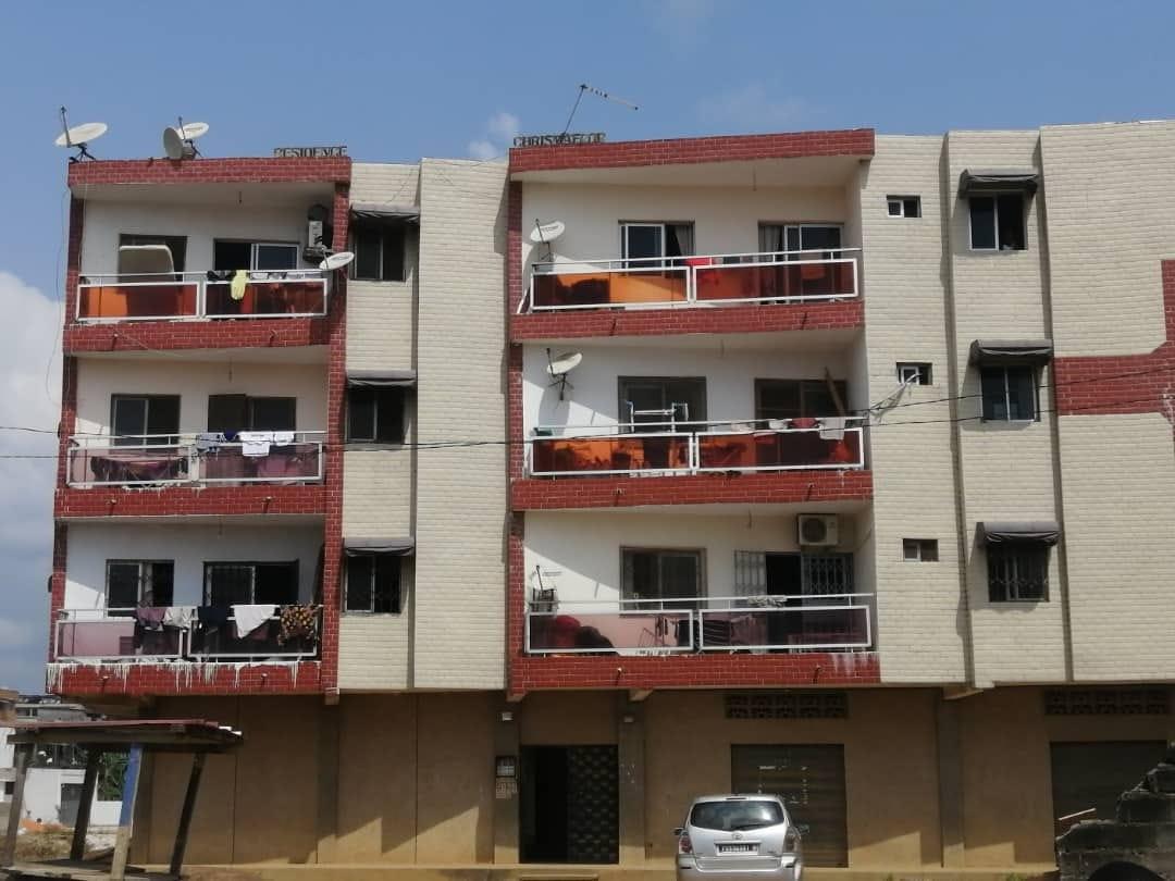 Vente d'un Immeuble : Abidjan-Cocody-Riviera (RIVERA PALMERAIE APRES LE COMPLEXE CARREFOUR FRAICHEUR)