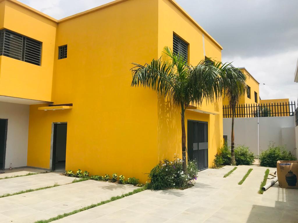 Location d'une Maison / Villa : Abidjan-Cocody-Riviera ()