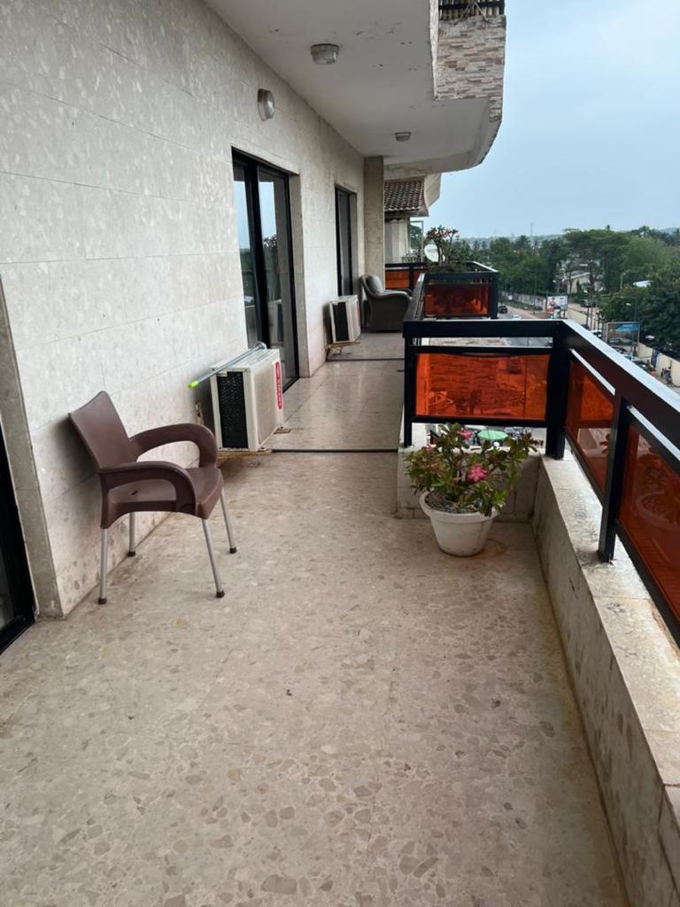 Location meublée d'un Appartement : Abidjan-Marcory (Bietry zone 4)