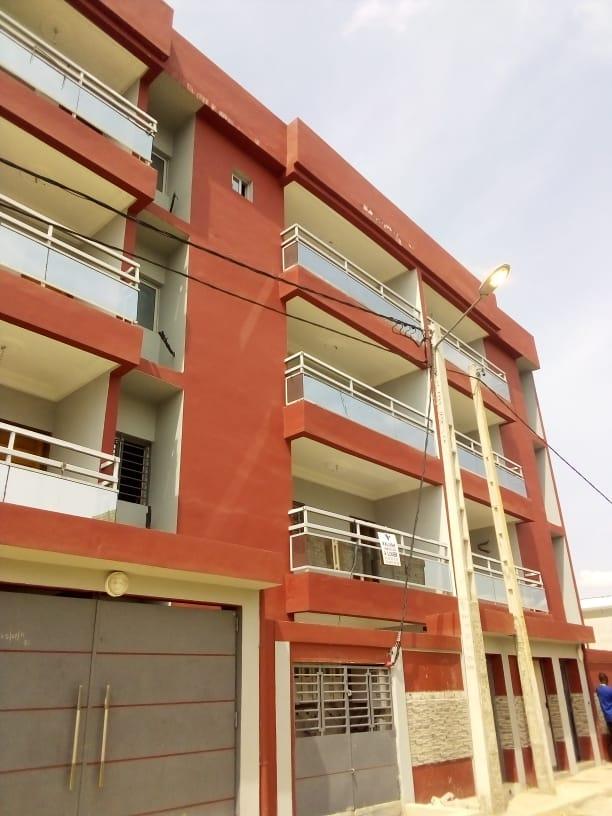 Location d'un Appartement : Abidjan-Cocody-Angré (Angre base CIE cité gestoci )