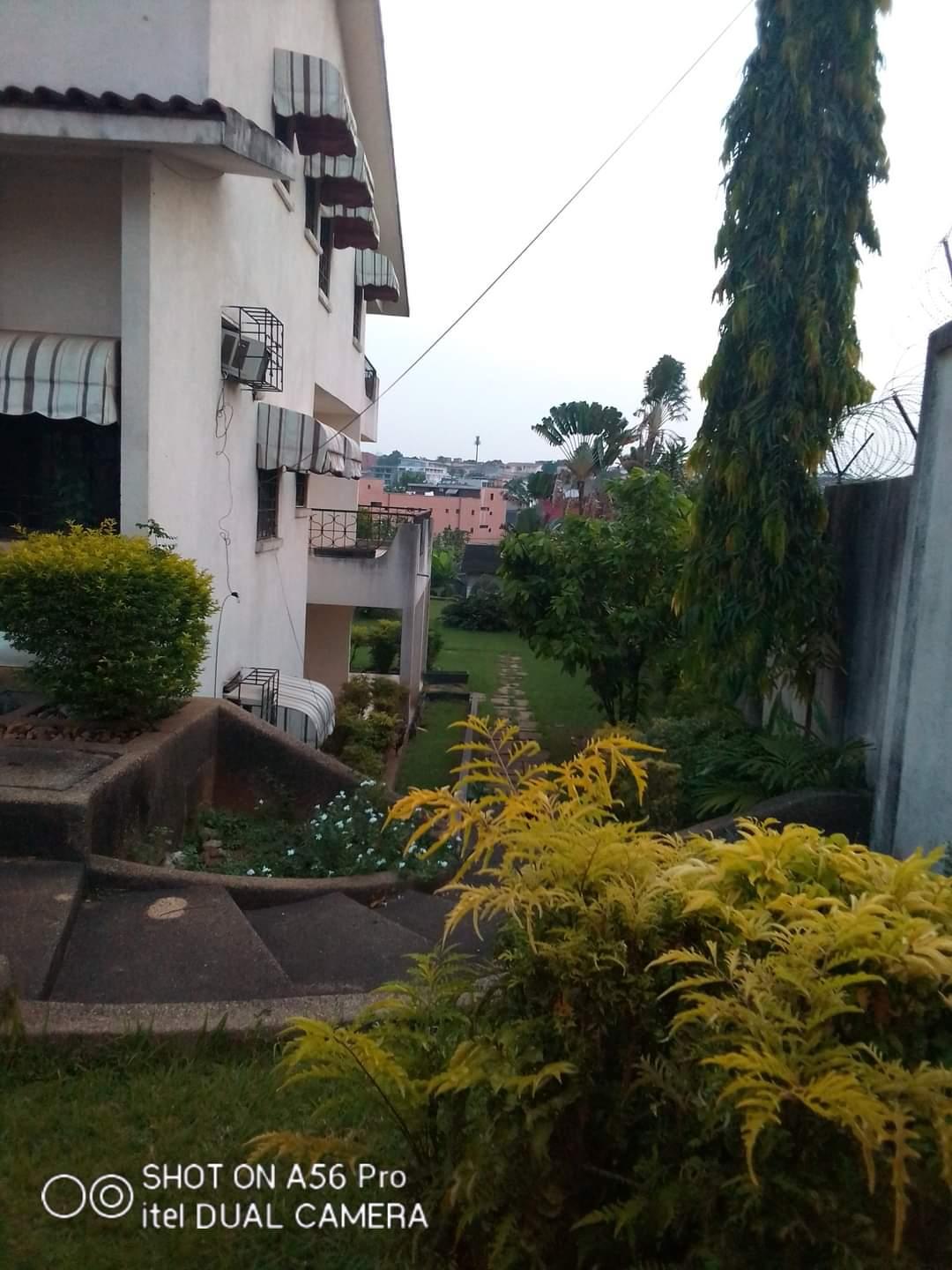 Vente d'un Appartement : Abidjan-Cocody centre (Cocody )