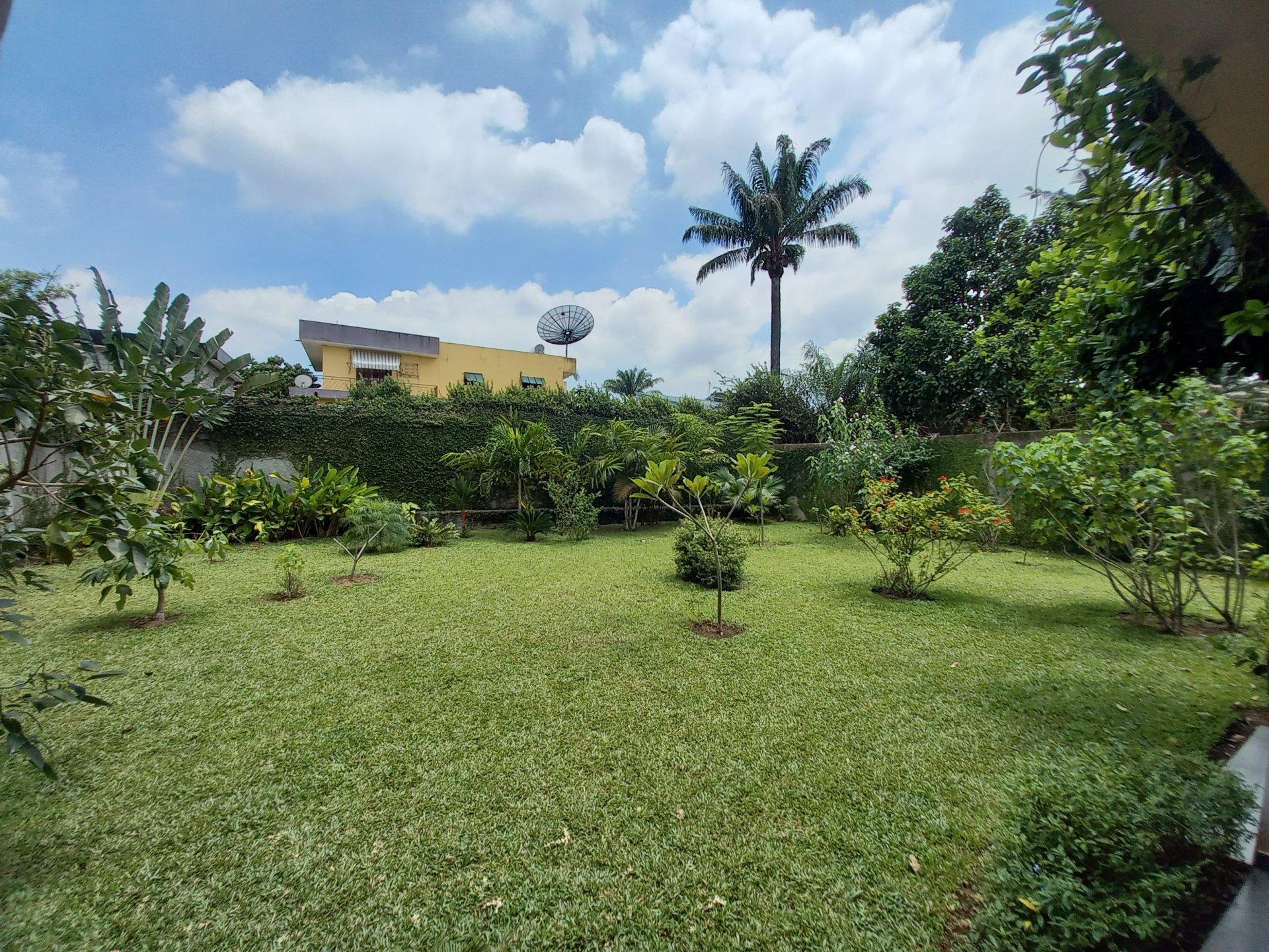 Vente d'une Maison / Villa : Abidjan-Cocody centre (Vallon)