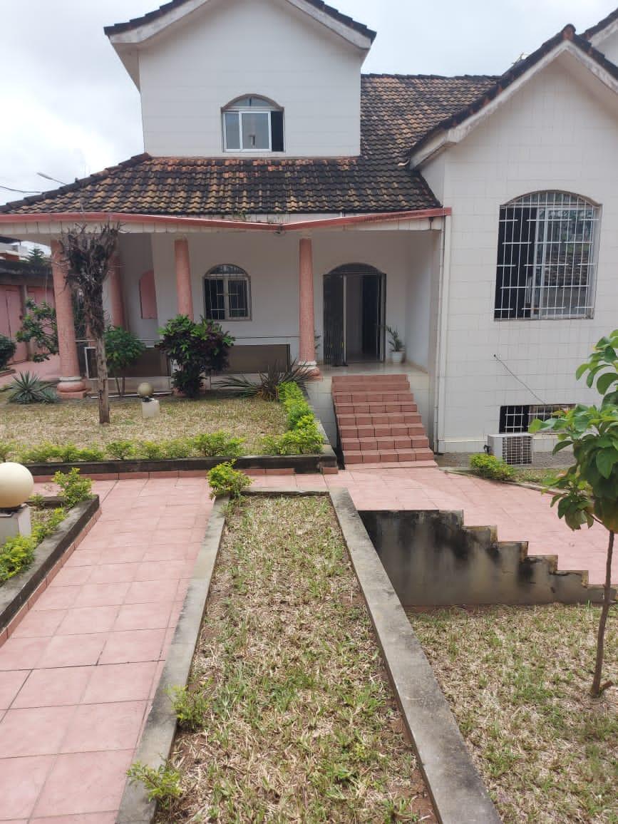 Vente d'une Maison / Villa : Abidjan-Cocody-Riviera (Riviera )