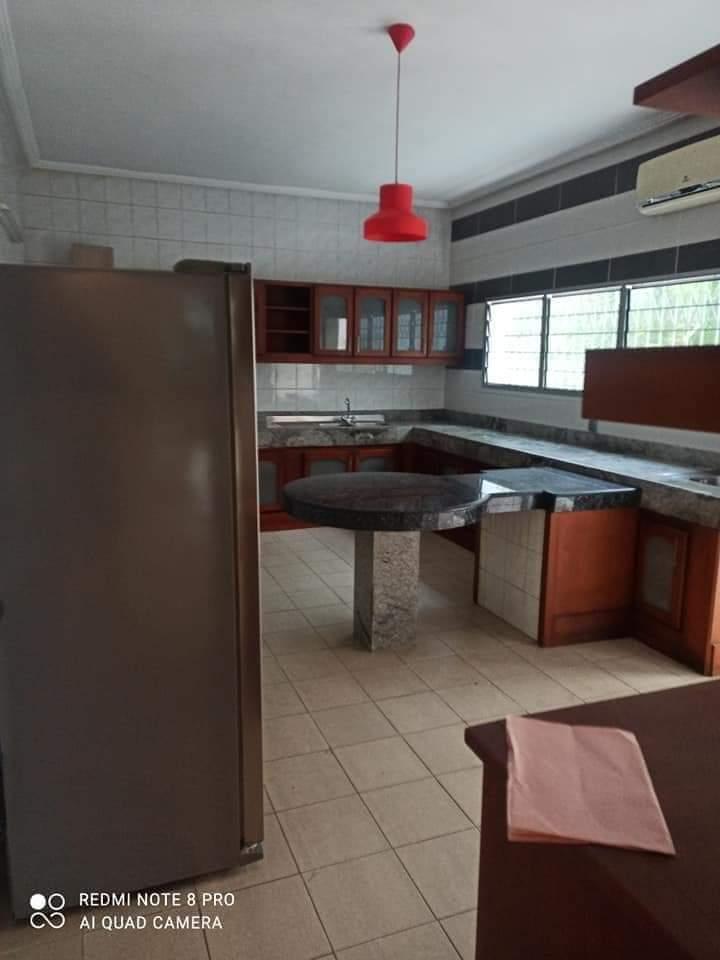 Location d'une Maison / Villa de 7 pièce(s) à 1.900.000 FCFA : Abidjan-Cocody-2 Plateaux (Vallon)