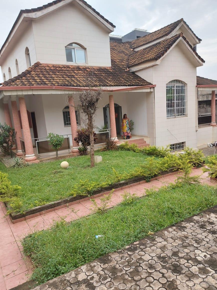 Vente d'une Maison / Villa : Abidjan-Cocody-Riviera (Riviera triangle )