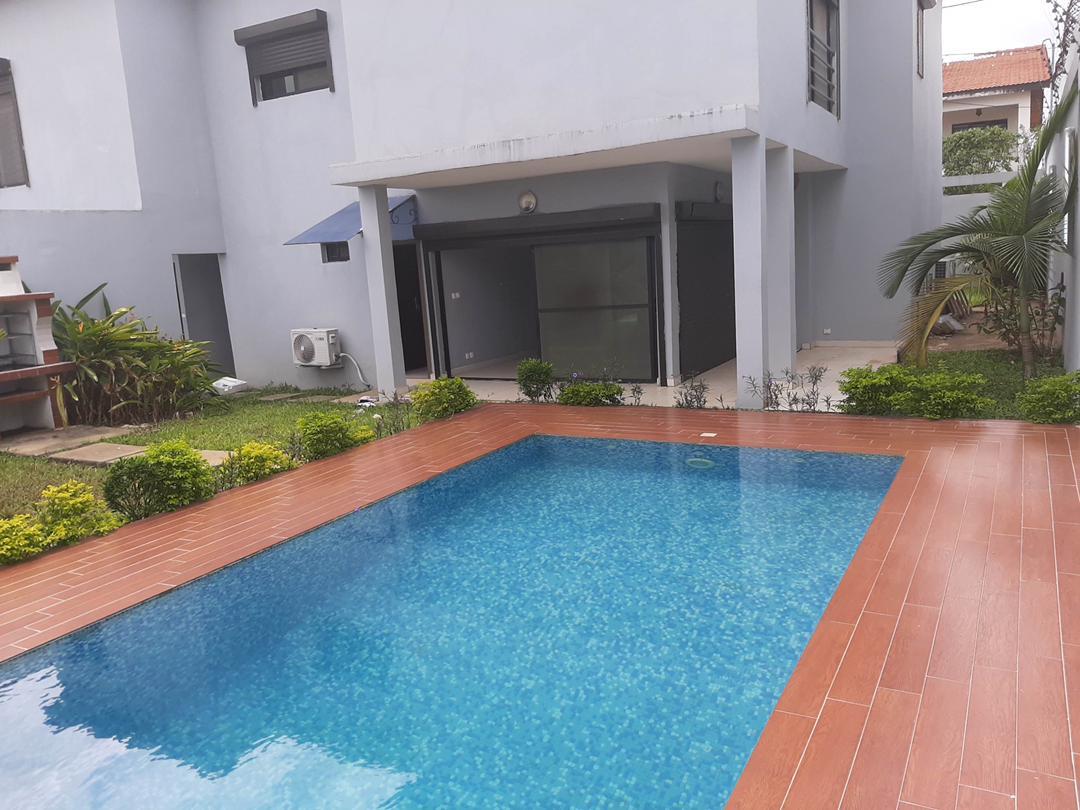 Location d'une Maison / Villa : Abidjan-Cocody-Riviera (Riviera4 M'badon )
