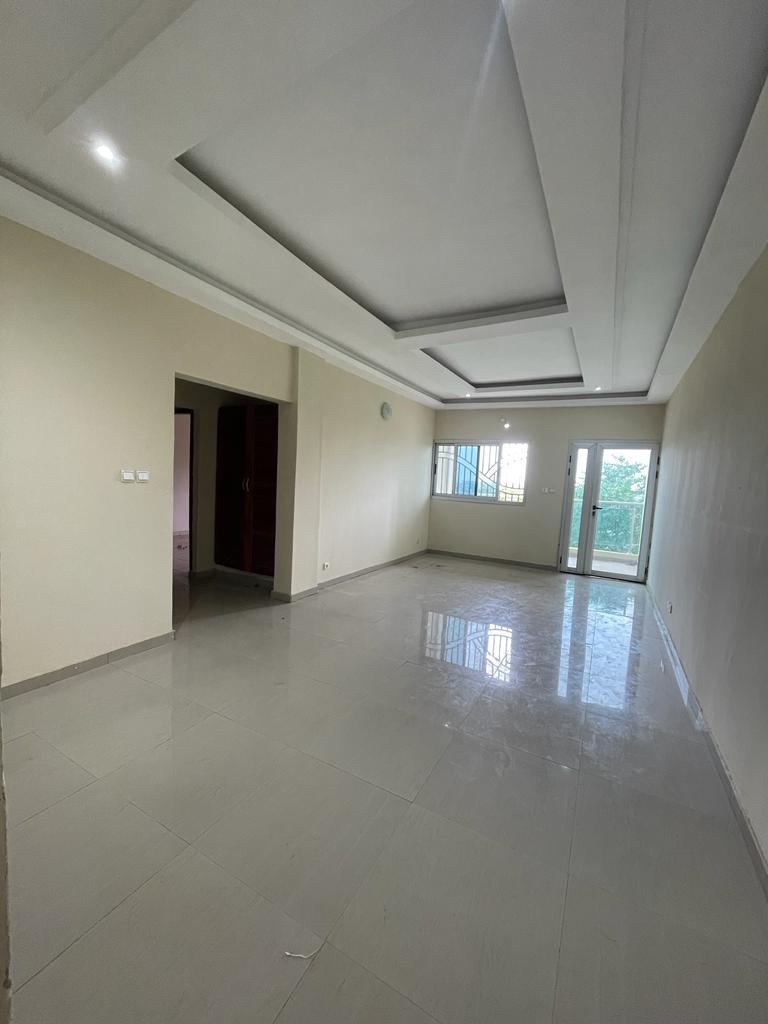 Location d'un Appartement de 3 pièce(s) à 300.000 FCFA : Abidjan-Cocody-Angré (CHU )
