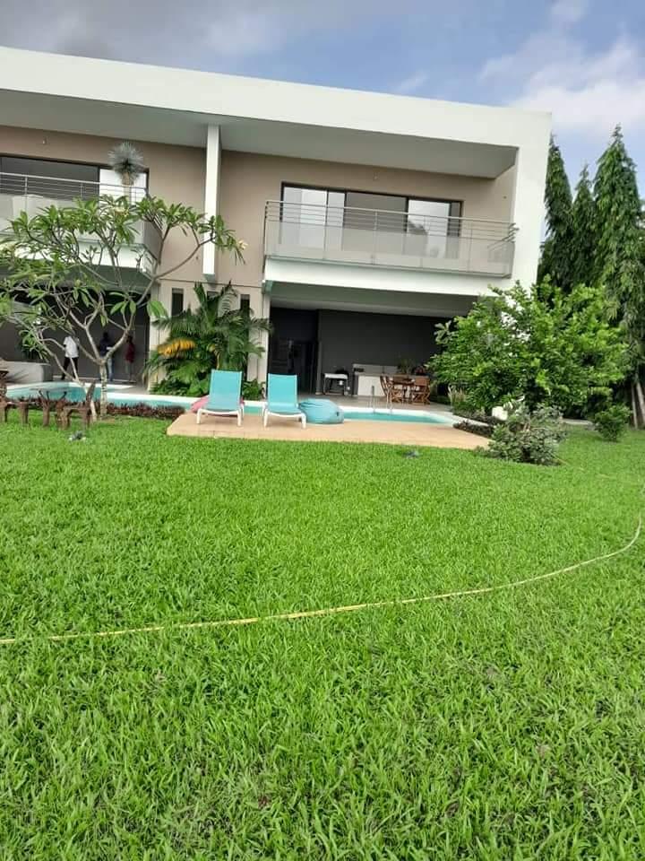 Location d'une Maison / Villa de 5 pièce(s) à 3.000.000 FCFA : Abidjan-Cocody-Riviera (Riviera4 Laguna Beach)