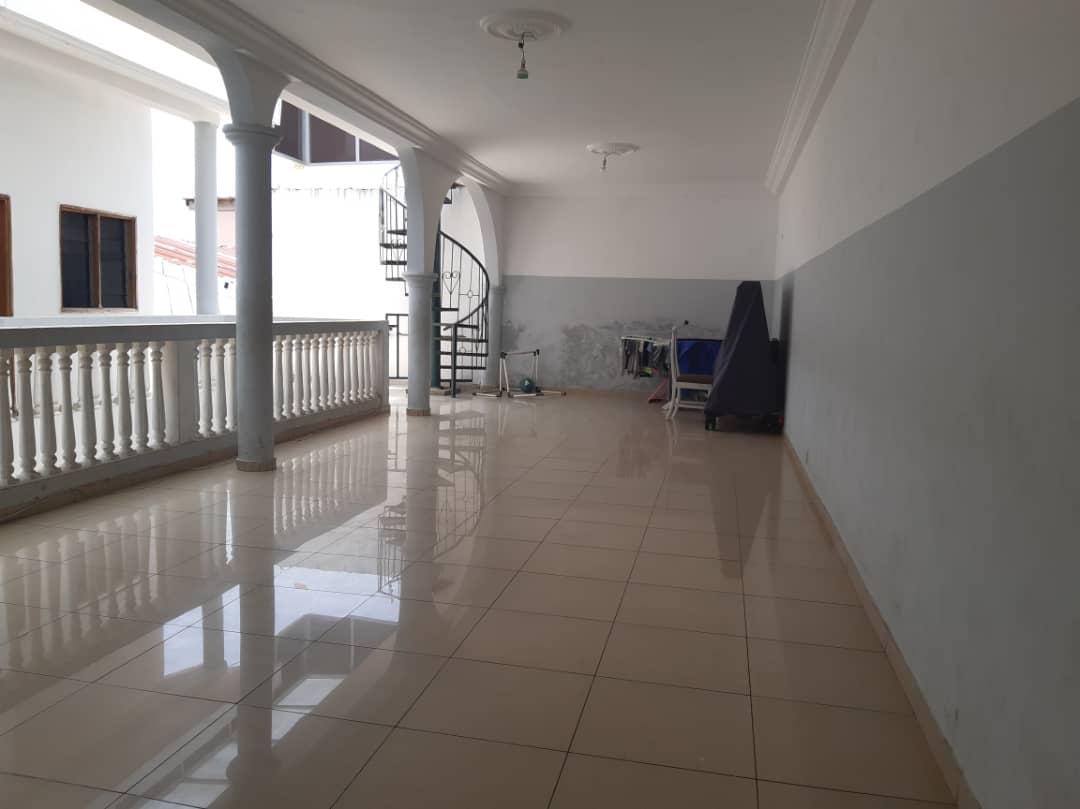 Location d'une Maison / Villa de 8 pièce(s) à 1.000.000 FCFA : Abidjan-Cocody-Riviera (Palmeraie )