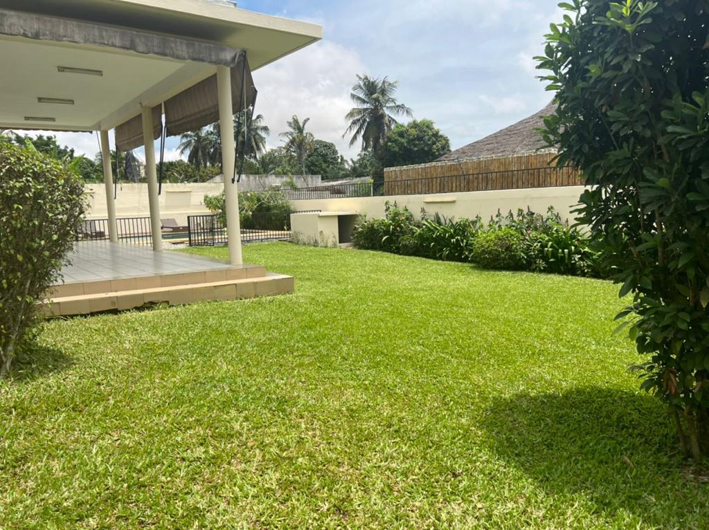 Location d'une Maison / Villa : Abidjan-Cocody-Riviera (Golf)