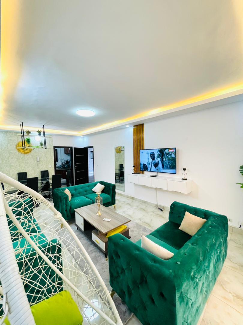 Location meublée d'un Appartement de 4 pièce(s) à 60.000 FCFA : Abidjan-Cocody-Angré (Angré 7ème tranche)