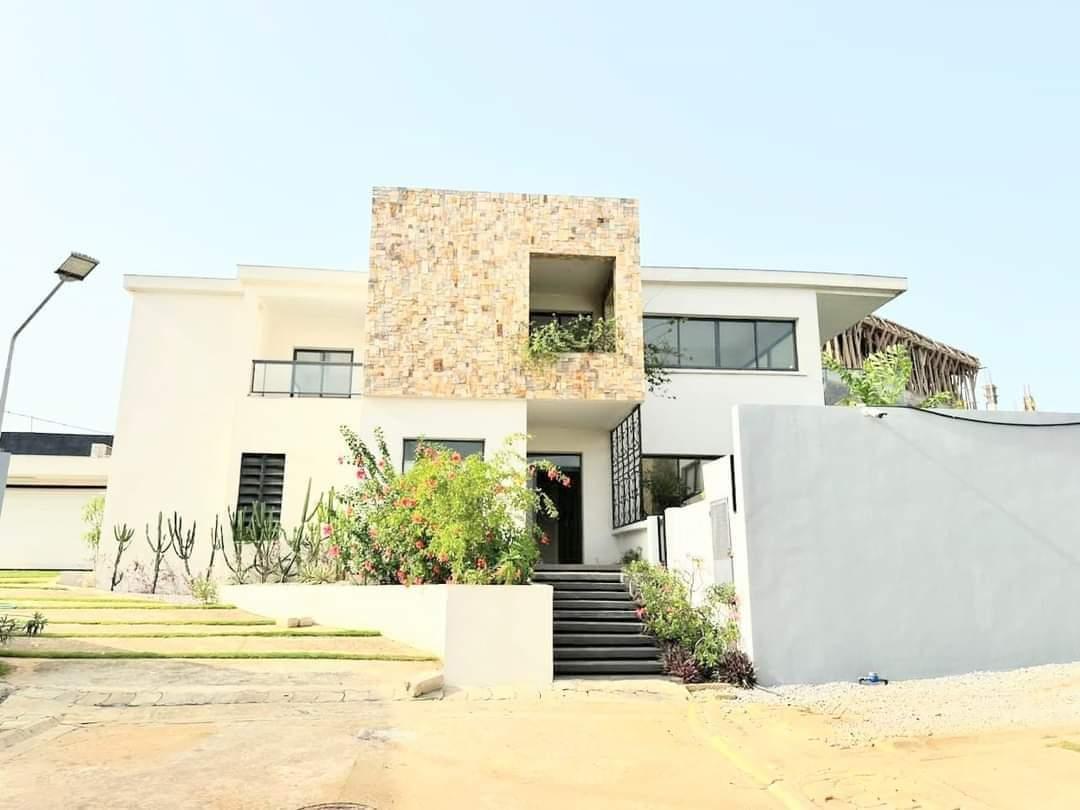 Location d'une Maison / Villa : Abidjan-Cocody-Riviera (Mbadon)