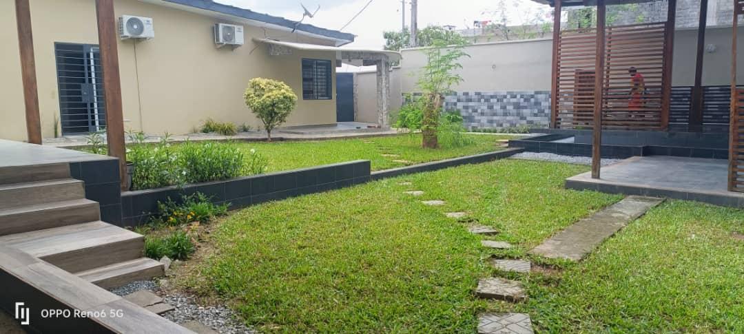 Location d'une Maison / Villa : Abidjan-Cocody-Riviera (Triangle)