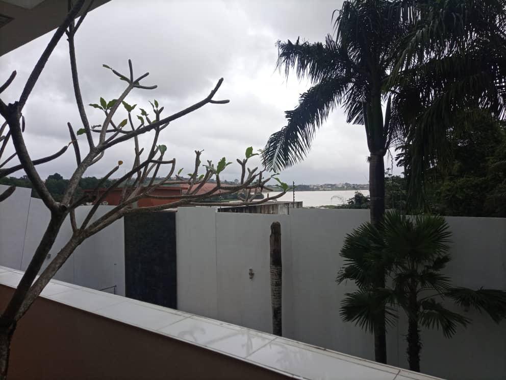 Vente d'une Maison / Villa de 15 pièce(s) à 1.500.000.000 FCFA : Abidjan-Cocody-Riviera (M'BADON)