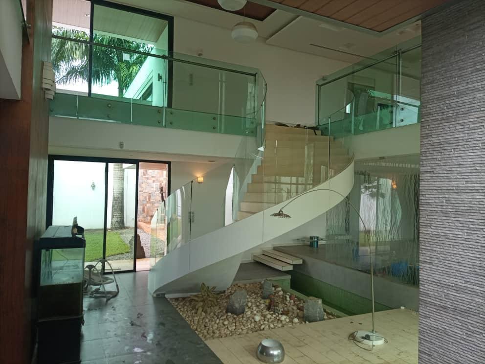 Vente d'une Maison / Villa de 15 pièce(s) à 1.500.000.000 FCFA : Abidjan-Cocody-Riviera (M'BADON)