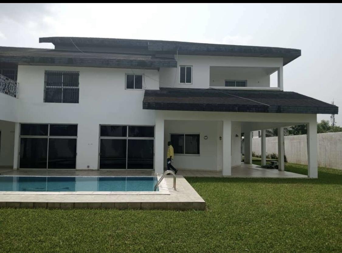 Vente d'une Maison / Villa de 12 pièce(s) à 300.000.000 FCFA : Abidjan-Cocody-Riviera (Rivera 4)